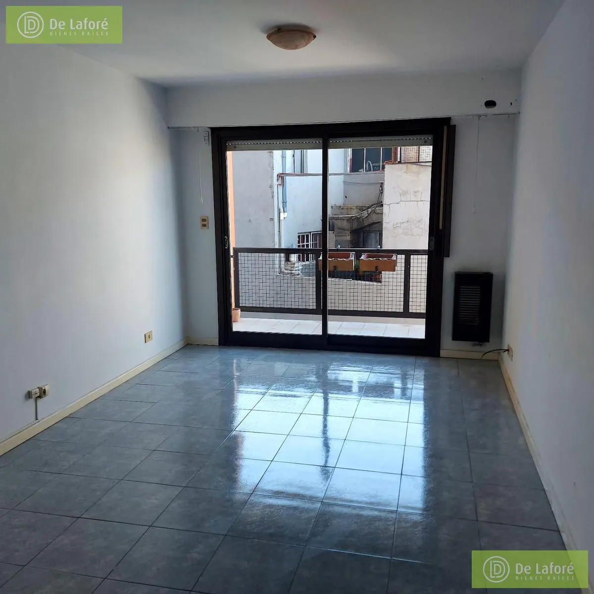 Lateral 1-bedroom with balcony