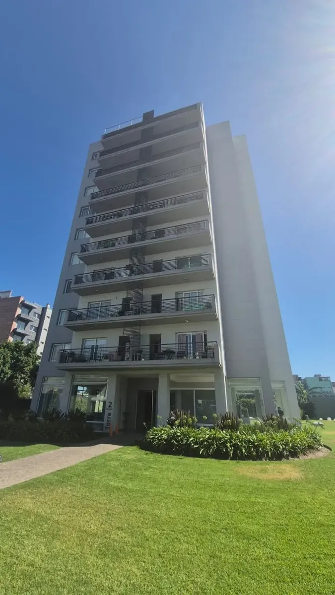 Departamento En Alquiler De 2 Dormitorios En El Centro De Moreno . Condominio Cerrado!