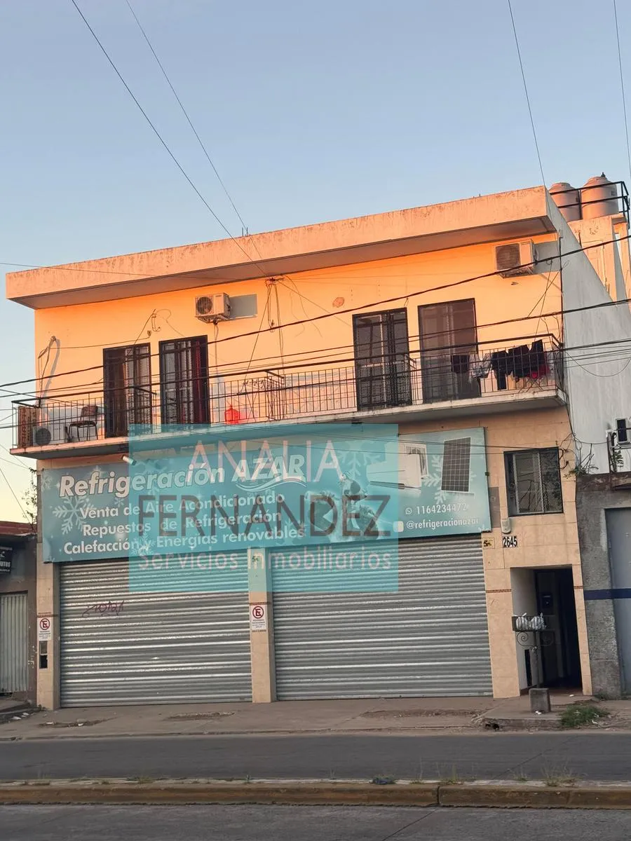 Studio com varanda frontal e banheiro