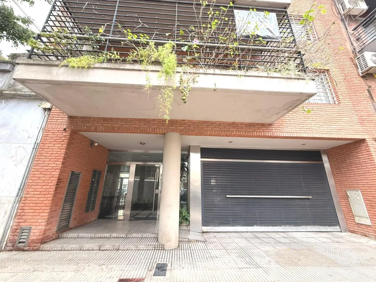 Mono-ambiente Al Contra-frente Con Balcón