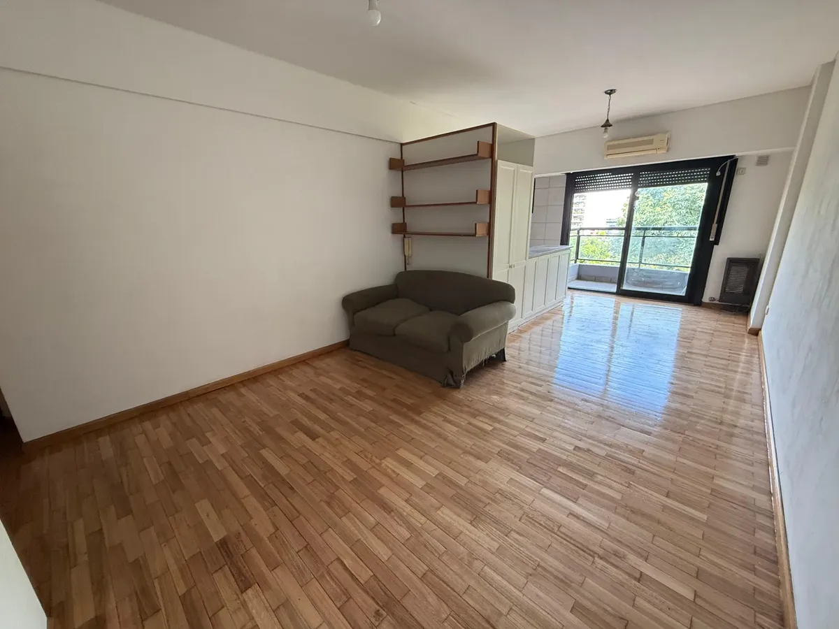 Amplio Monoambiente Con Balcón Al Frente Con Pileta Y Sum