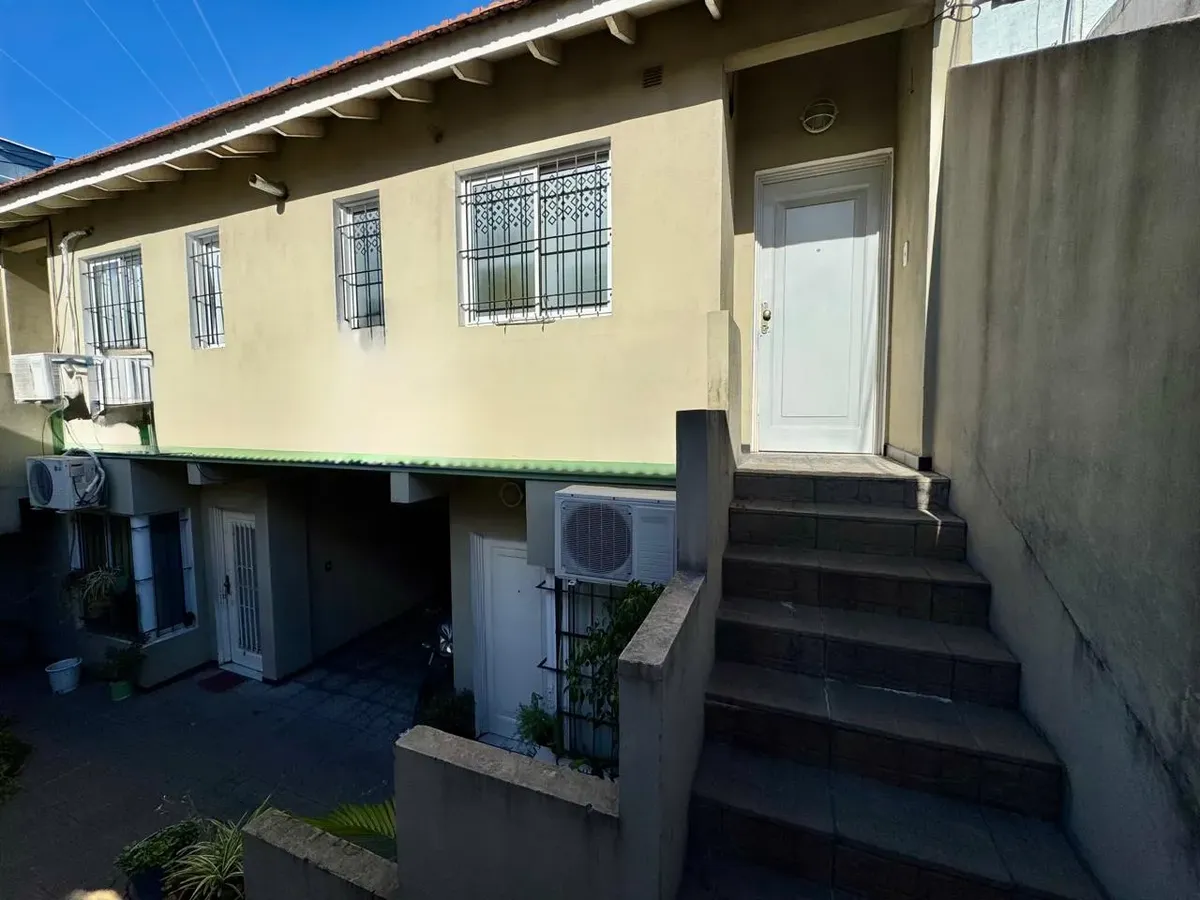 Muy Cómodo Departamento Con Patio 2 Amb Con Patio //  En Alquiler // San Justo // Bajas Expensas