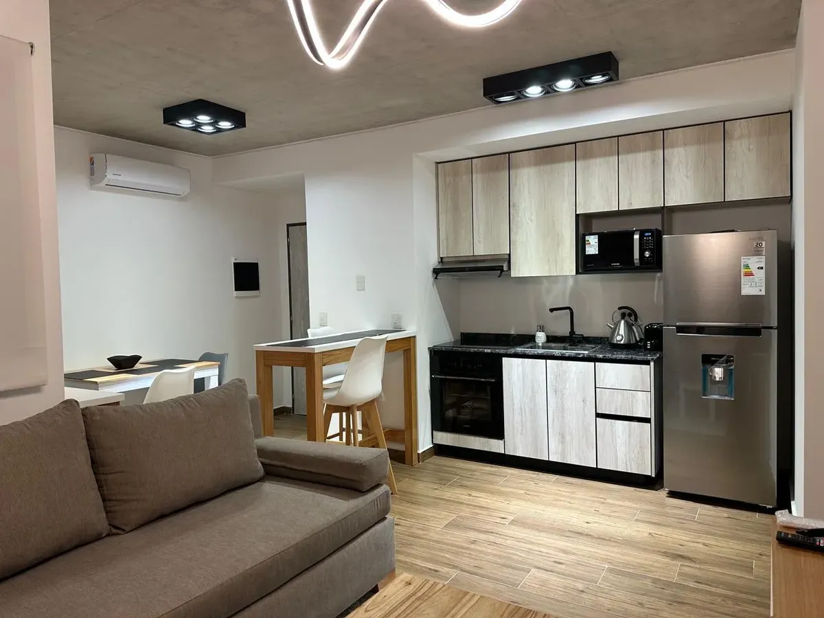 2-room apt, split AC