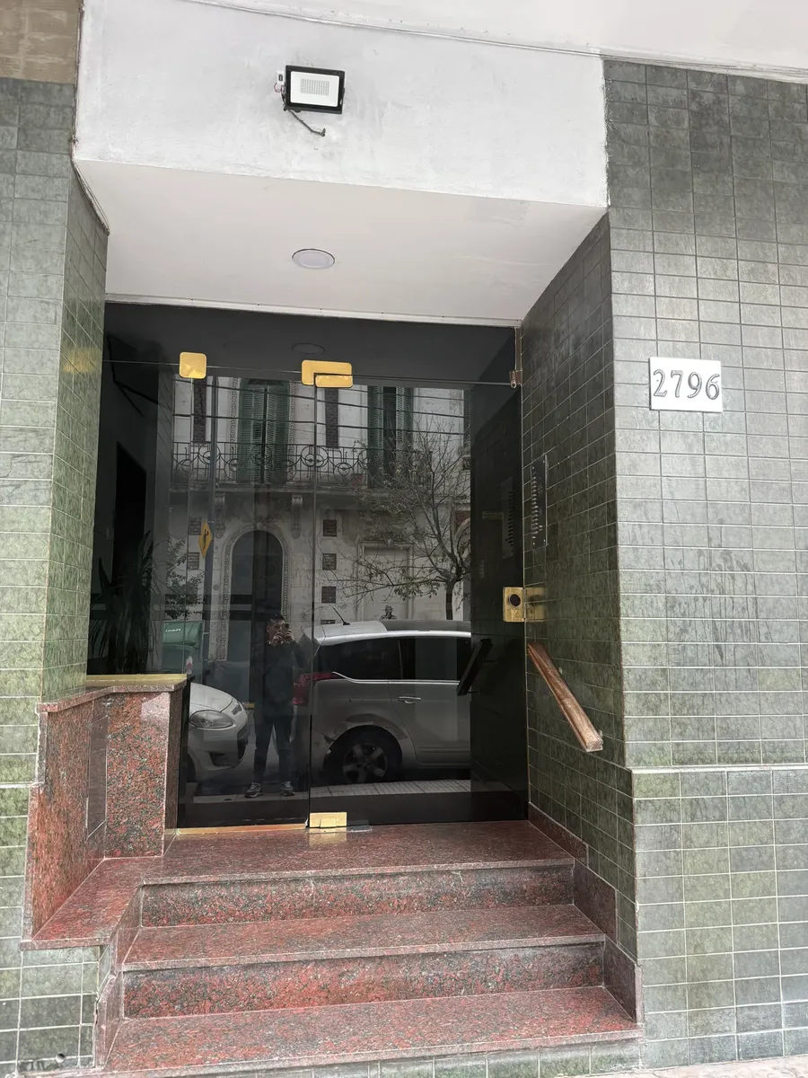 Excelente Monoambiente De 30 M2, Zona San Cristobal. Muy Buena Conectividad, A 1 Cuadra De Linea H Y E De Subte, Líneas De Colectivos, Zona Muy Comercial. Balcón Al Frente - No Apto Profesional