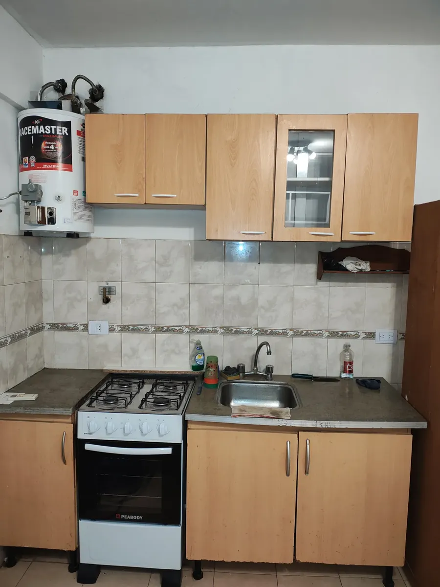 Alquilo Monoambiente Dividido En Zona Morón máximo Dos Personas ,sin Hijos .sin Mascotas Por La Capacidad. tiene Gas Natural , Electricidad Y Agua