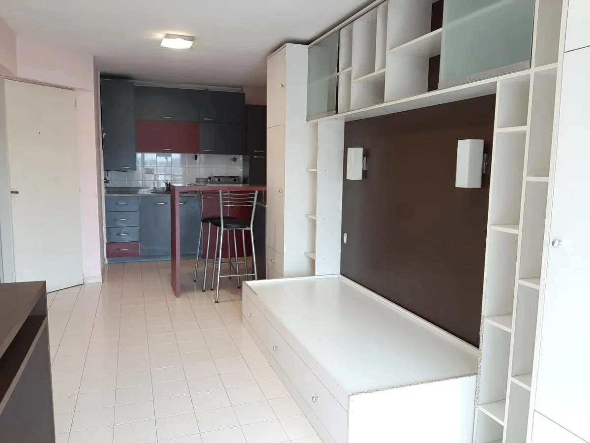 Kitnet de um ambiente em Morón
