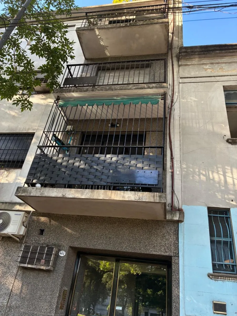 Villa Luro 2 Ambientes Frente Balcon 3 Piso Escalera Muy Buen Estado General Y Ubicacion , Buenas Condiciones De Ingreso