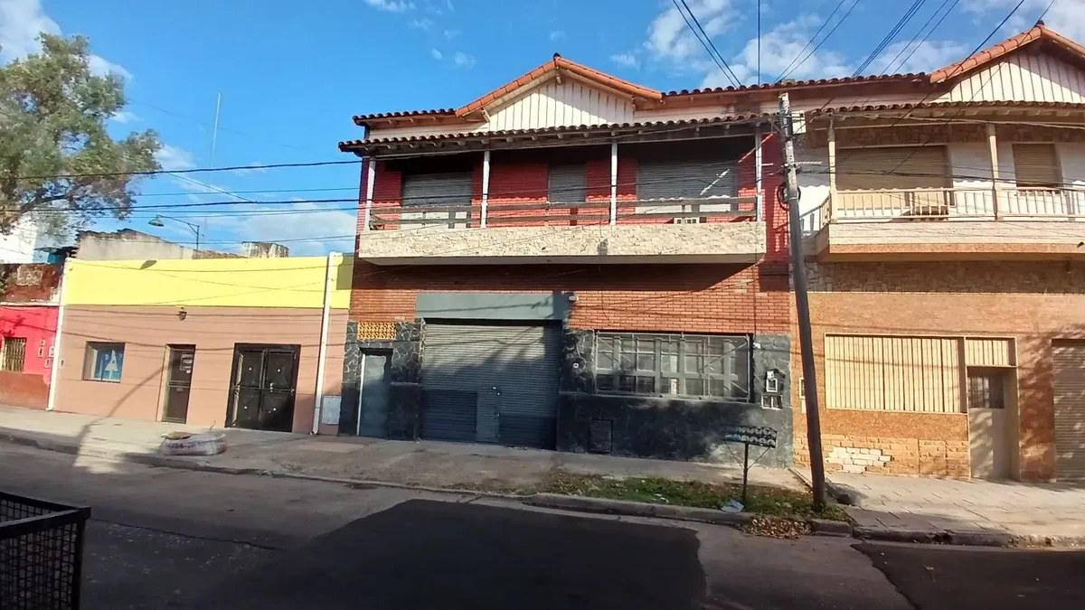 Four-room PH for rent in Caseros