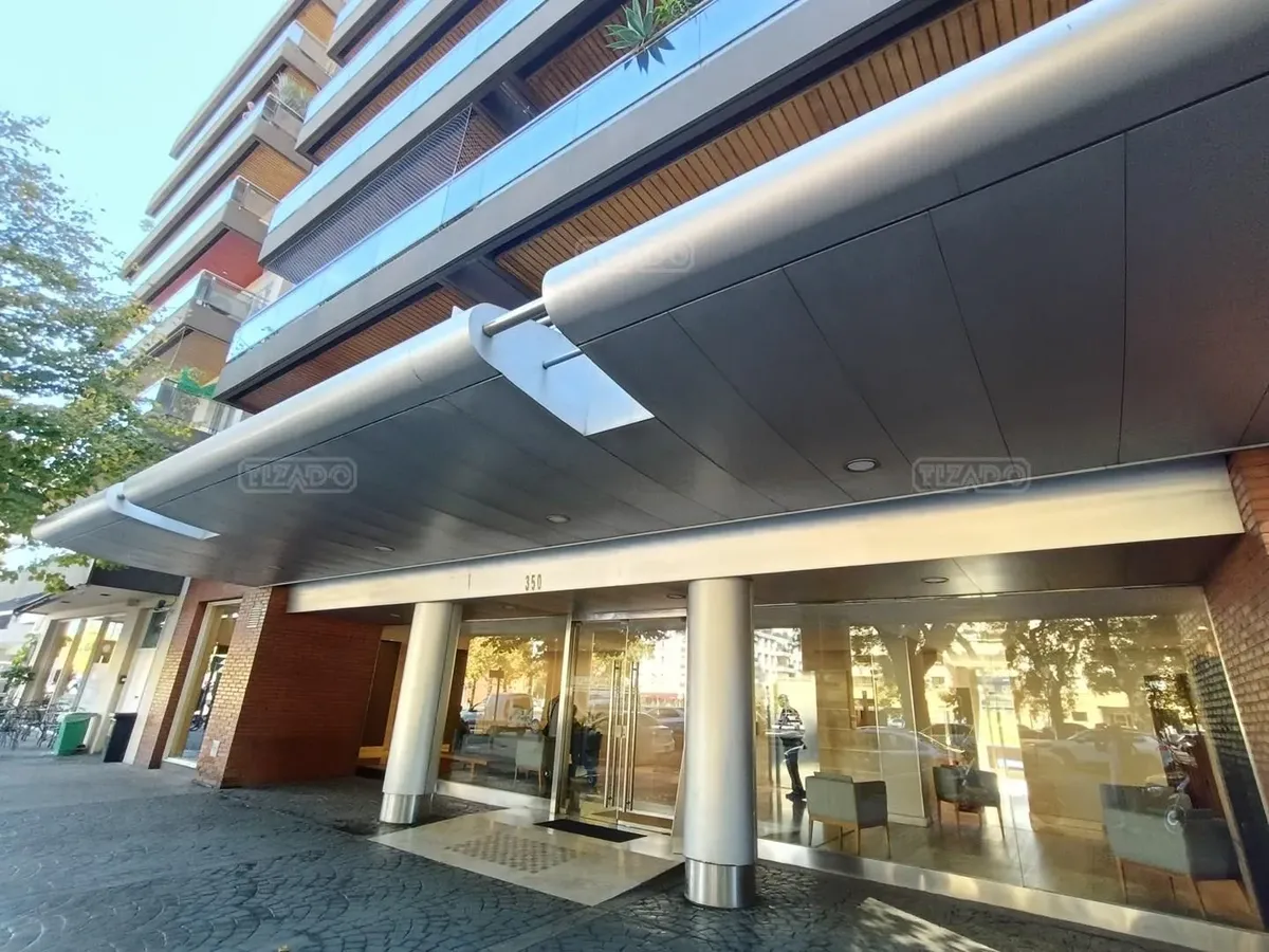 Alquiler Amoblado En Puerto Madero. 2 Ambientes Con Vista Y Gran Balcón. Estilo Clásico. Impecable. Plazo Desde 6 Meses