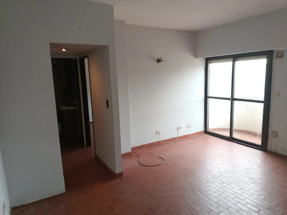 Departamento 2 Ambientes A 150 Metros De Av. Hipólito Irigoyen