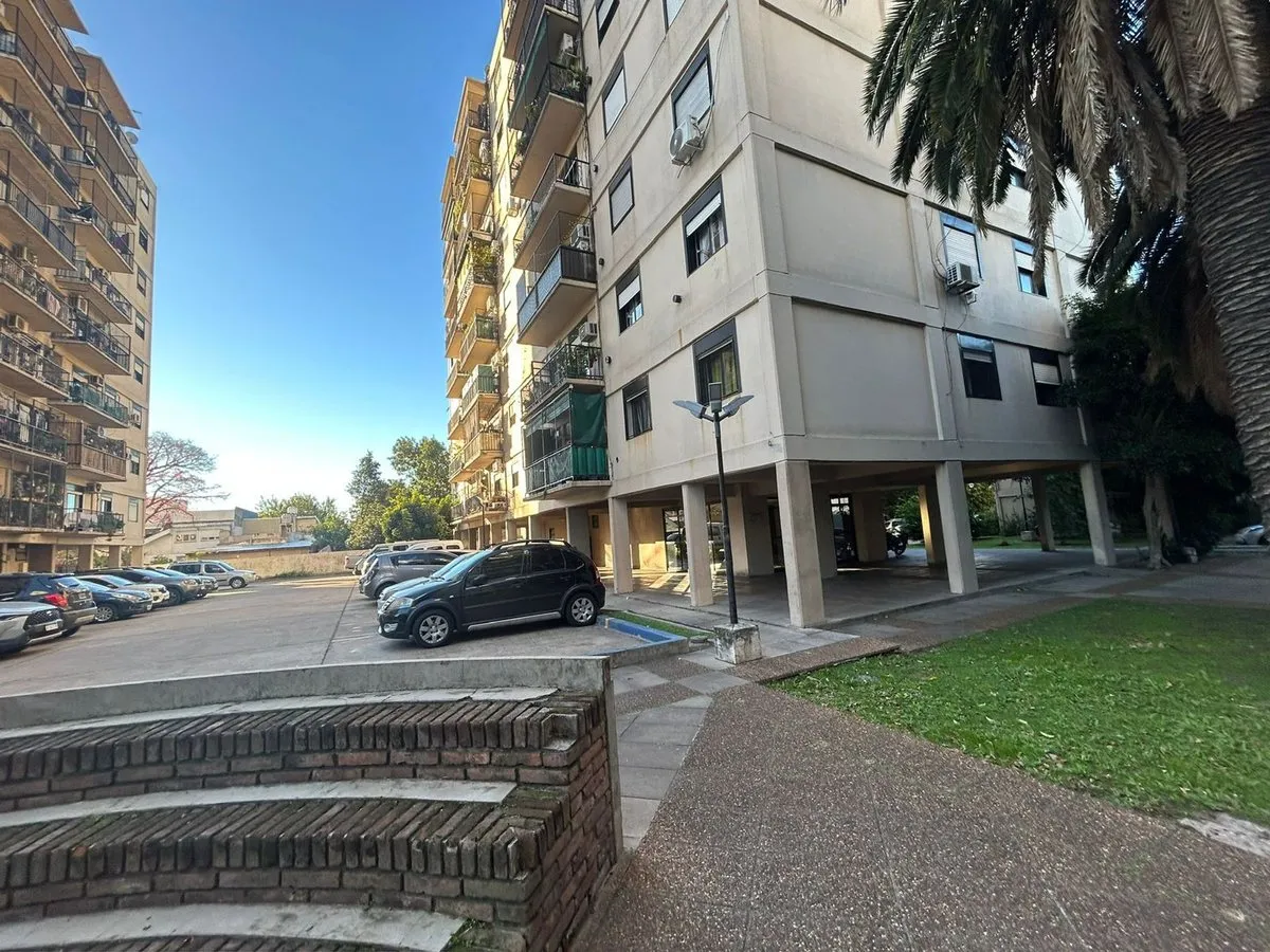 3 bedrooms, balcony and parking