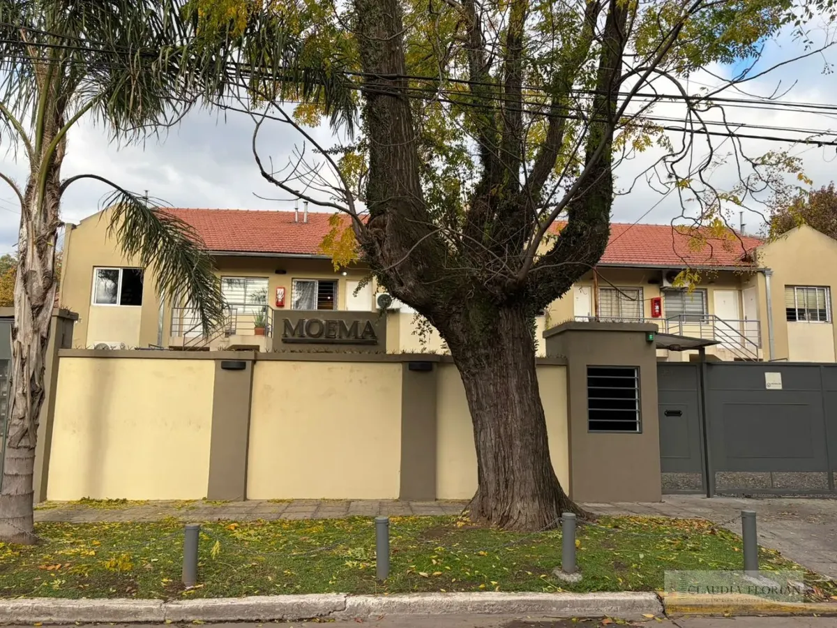 Planta baja con patio y cochera