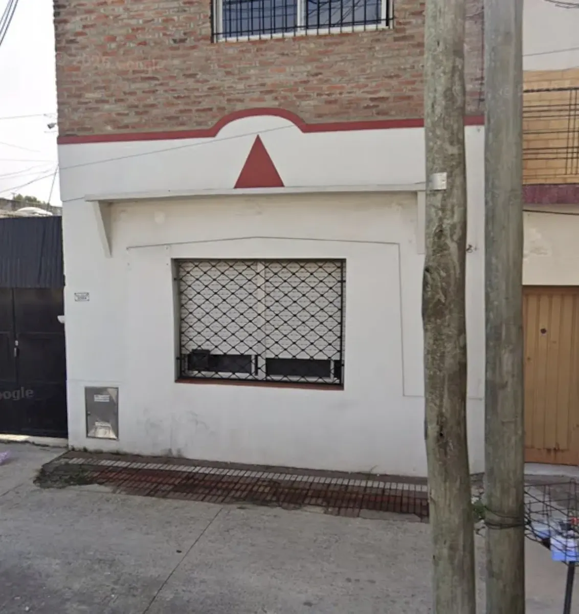 Alquilo Ph Dos Ambientes, Al Frente. En Lanús Este (av. 9 De Julio Al 3000) Con Garantía Y Mes De Depósito