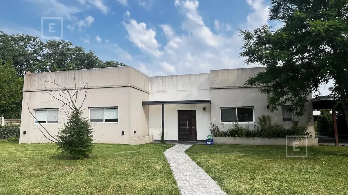 Casa mobiliada com piscina