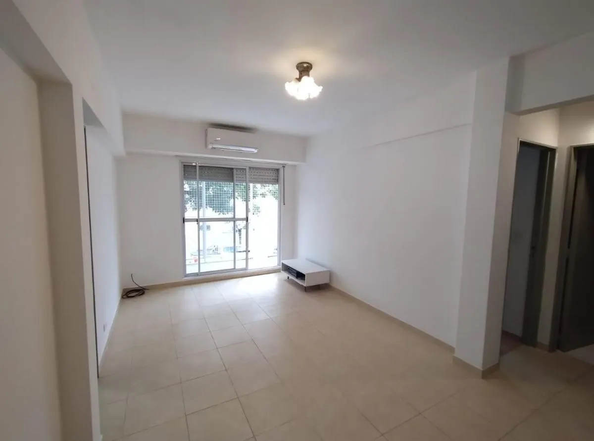 Departamento 2 Ambientes En Alquiler En Liniers
