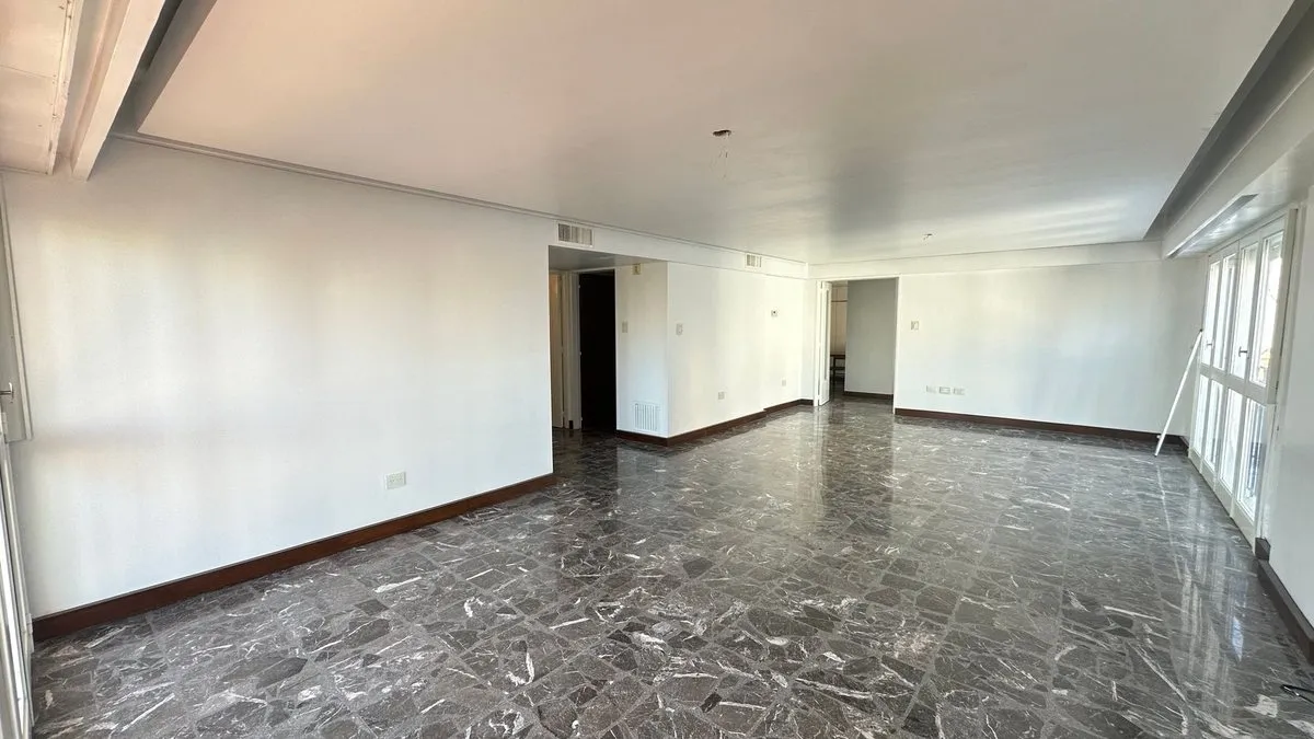 210 м², 3 спальні, тераса
