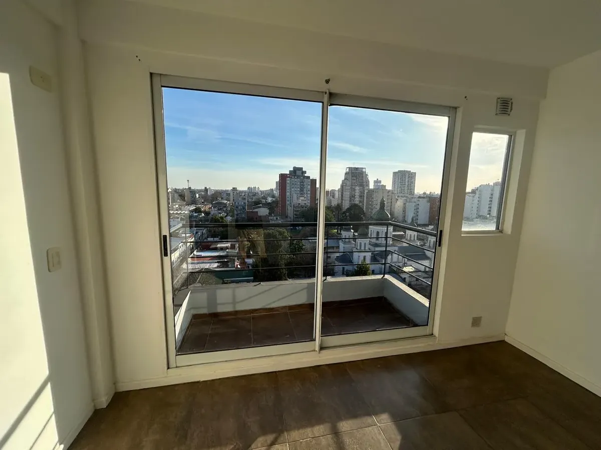 Dpto De 1 Y 2 Amb. Mucha Luz Y Vista Abierta