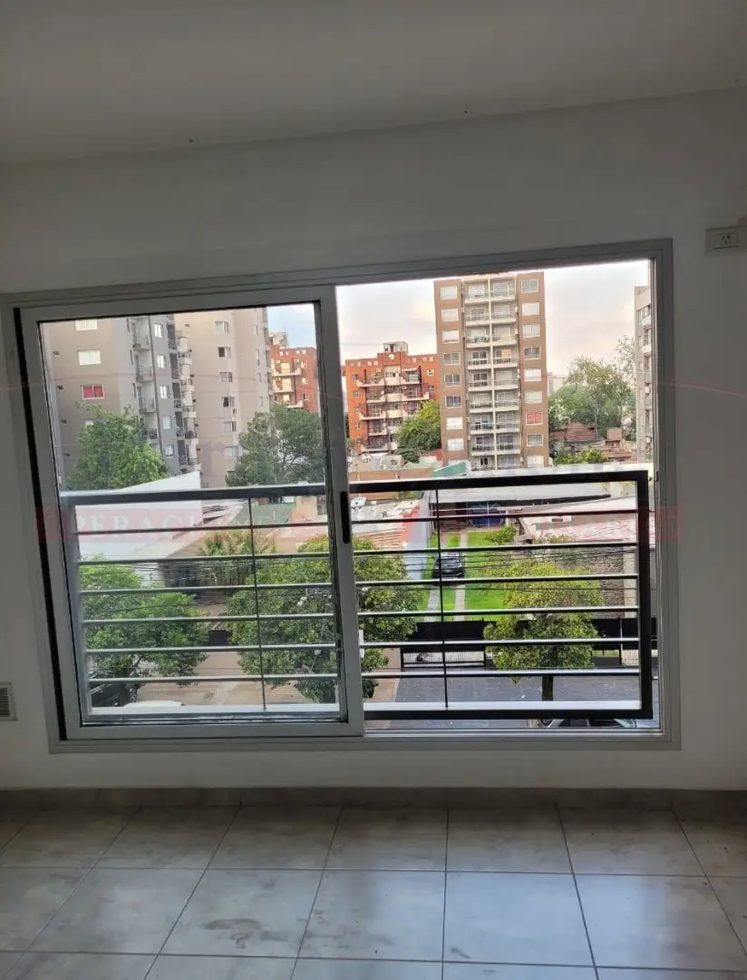 Excelente Departamento 2 Ambientes Con Cochera En Morón