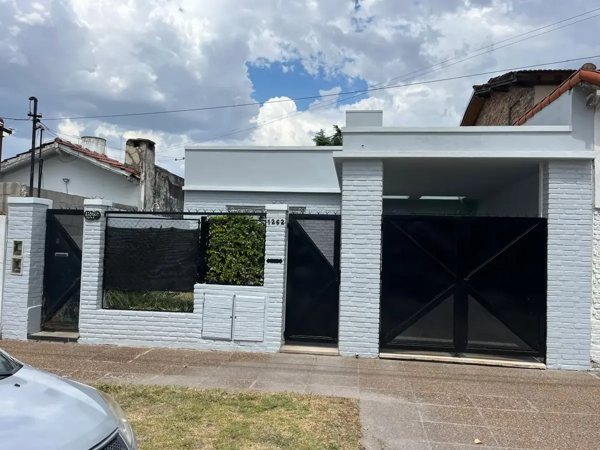 Casa 3 Amb (hurlingham- Barrio Ingles)