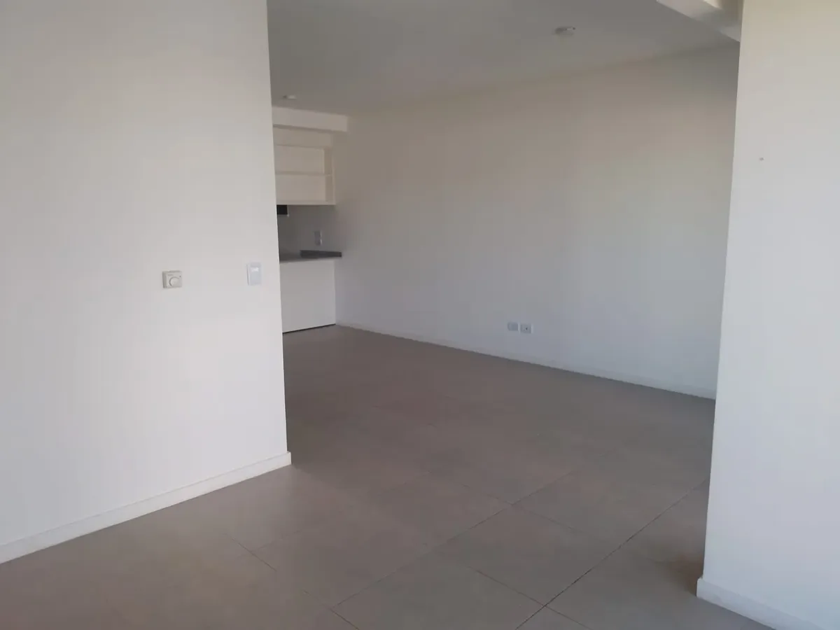 Departamento De Dos Ambientes Muy Luminoso, Con Amplio Balcon, En Edficio Moderno Con Servicio De Laundry, Sum Y Cochera. Muy Bien Ubicado, A Dos Cuadras De Parque Saavedra Y Cinco De Av Cabildo