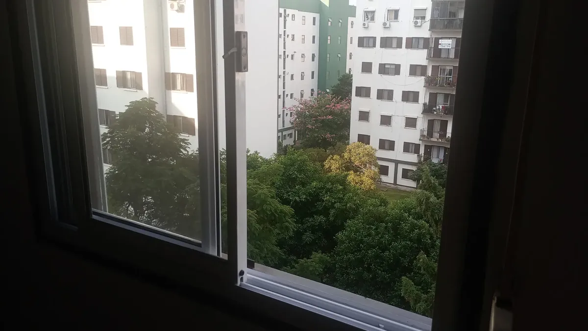 Se Alquila Habitación Privada Con Cerradura Para Una Persona Sola. Baño A Comp. Barrio Privado. Segurida 24hs. Espacios Verdes, Y Centro Comercial Dentro Del Predio. Iluminada, Espaciosa Y Amplia