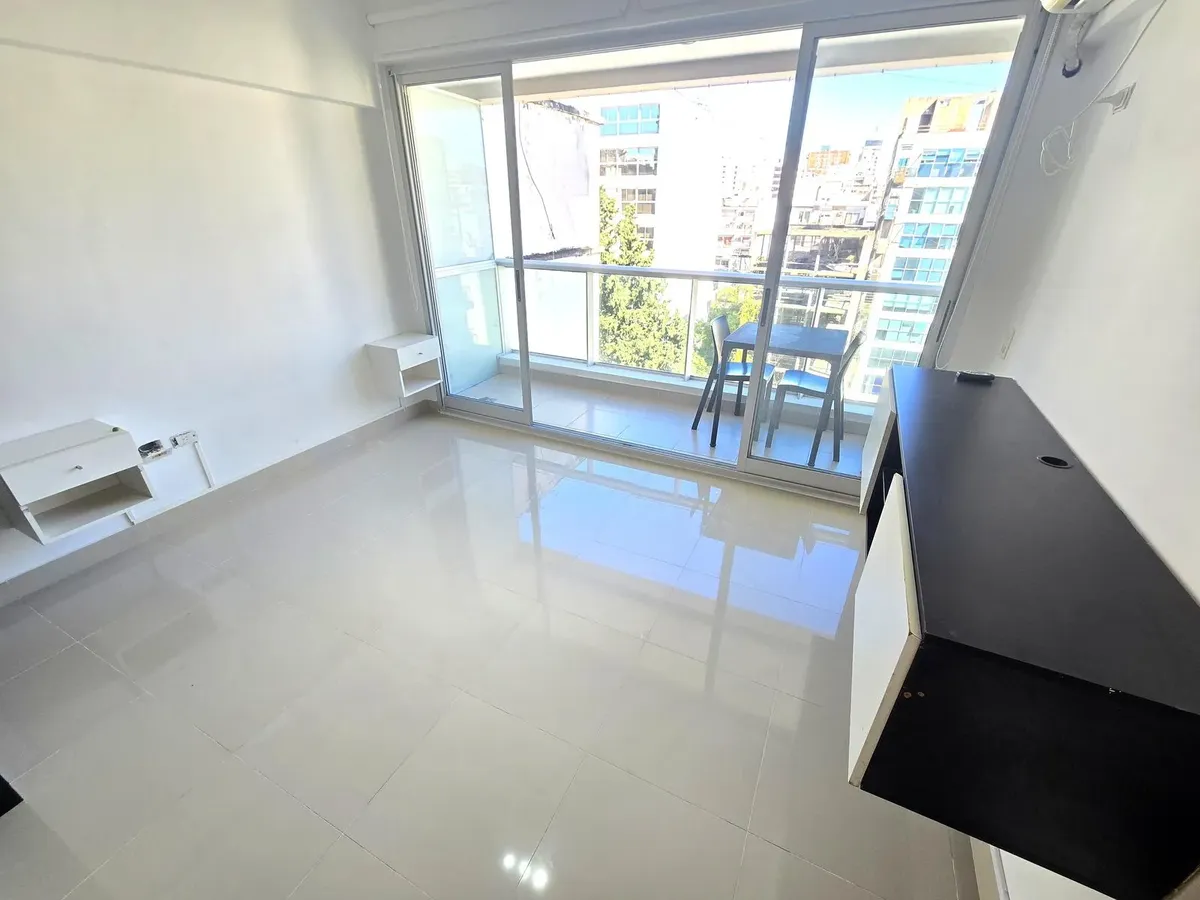 8th-floor studio with balcony