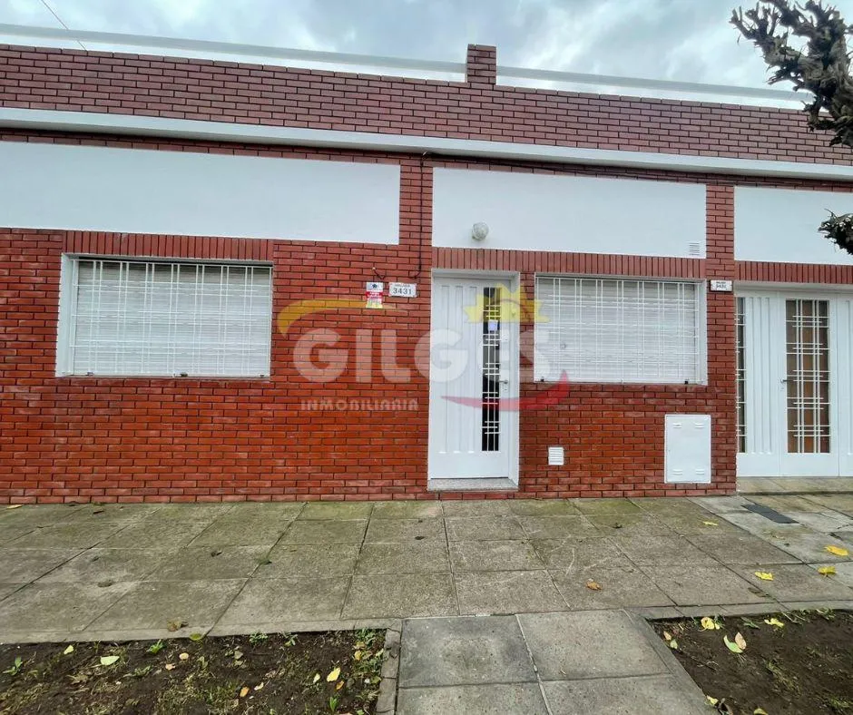 Alquiler Casa 3 Ambientes  En San Justo Cochera Cubierta Con Fondo Con Quincho Y Parrilla