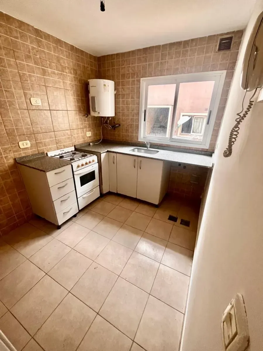 Ground-floor studio with gas kitchen