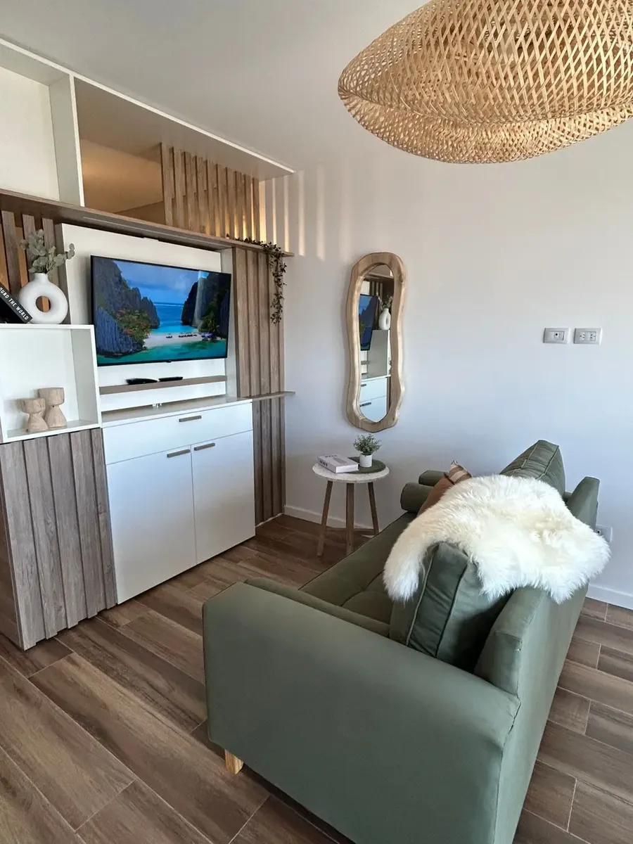 Loft Amoblado De Diseño Con Balcón, Tv Giratoria. Con Servicios. En Caba