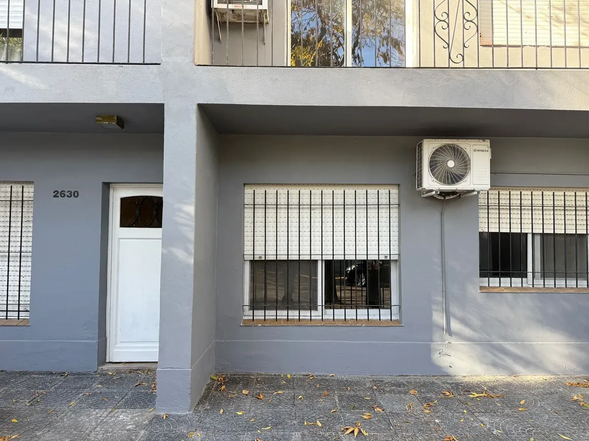 Ground-floor PH, patio and 2 AC units