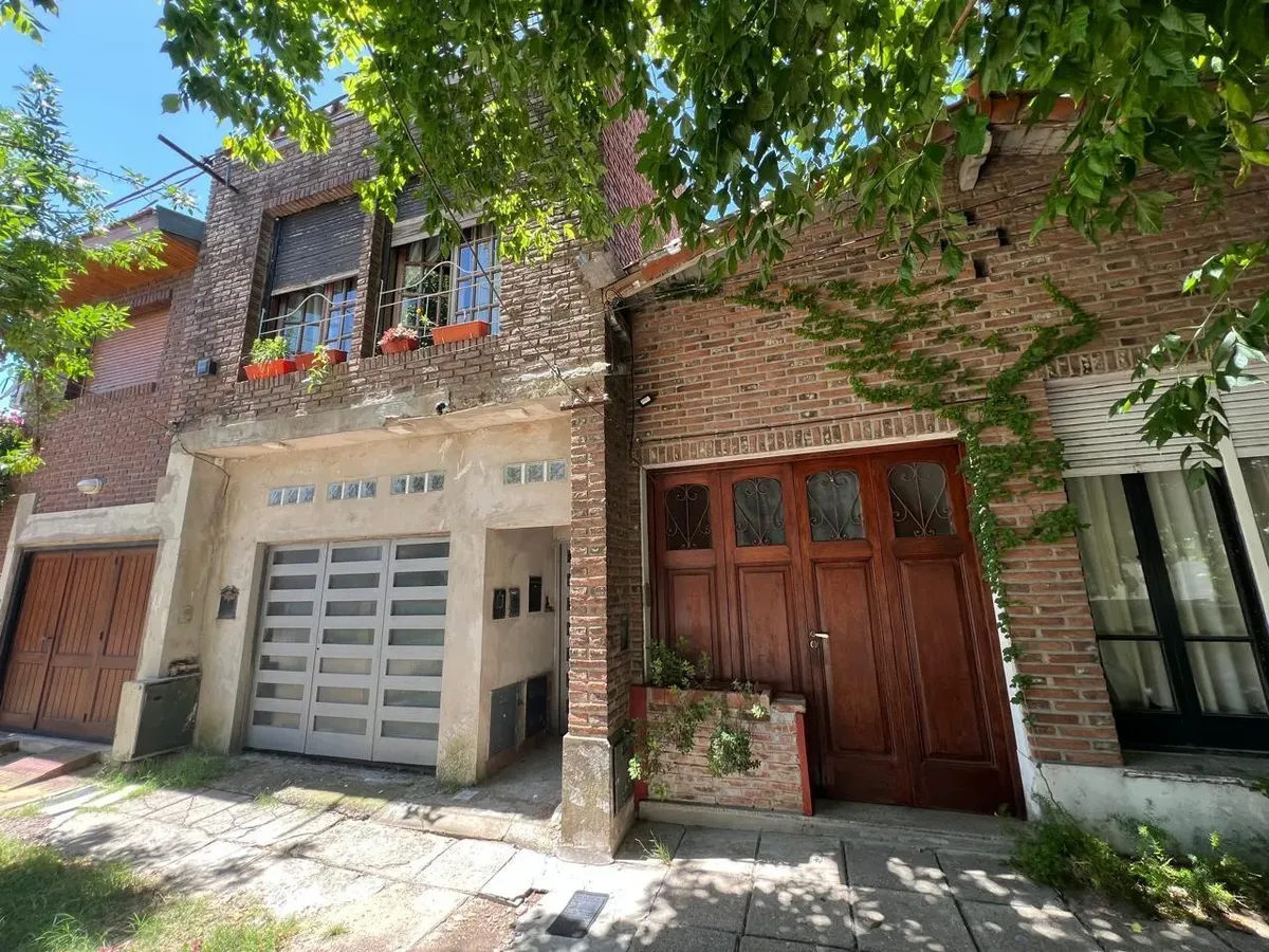 3-bedroom house with balcony