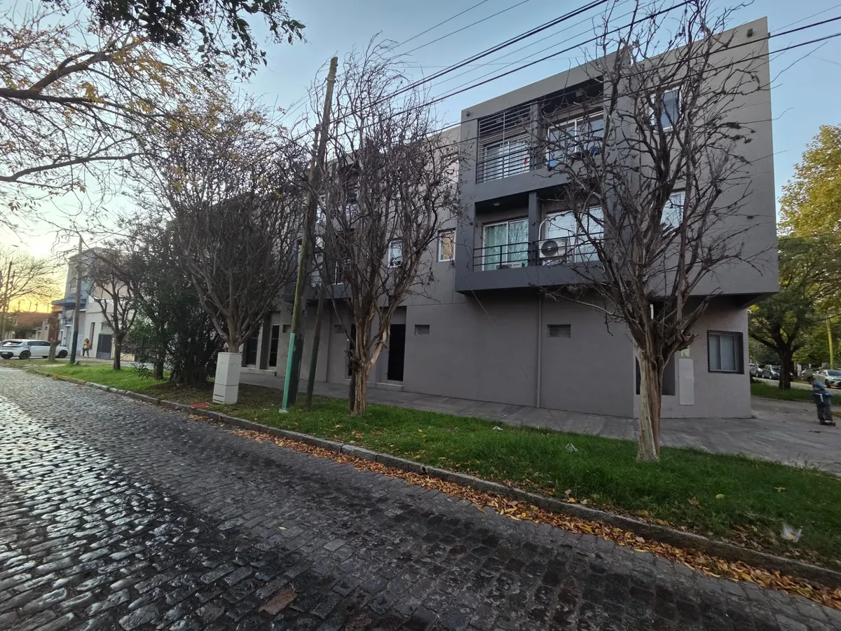 Depto 1 Amb Nuevo C/patio! Banfield