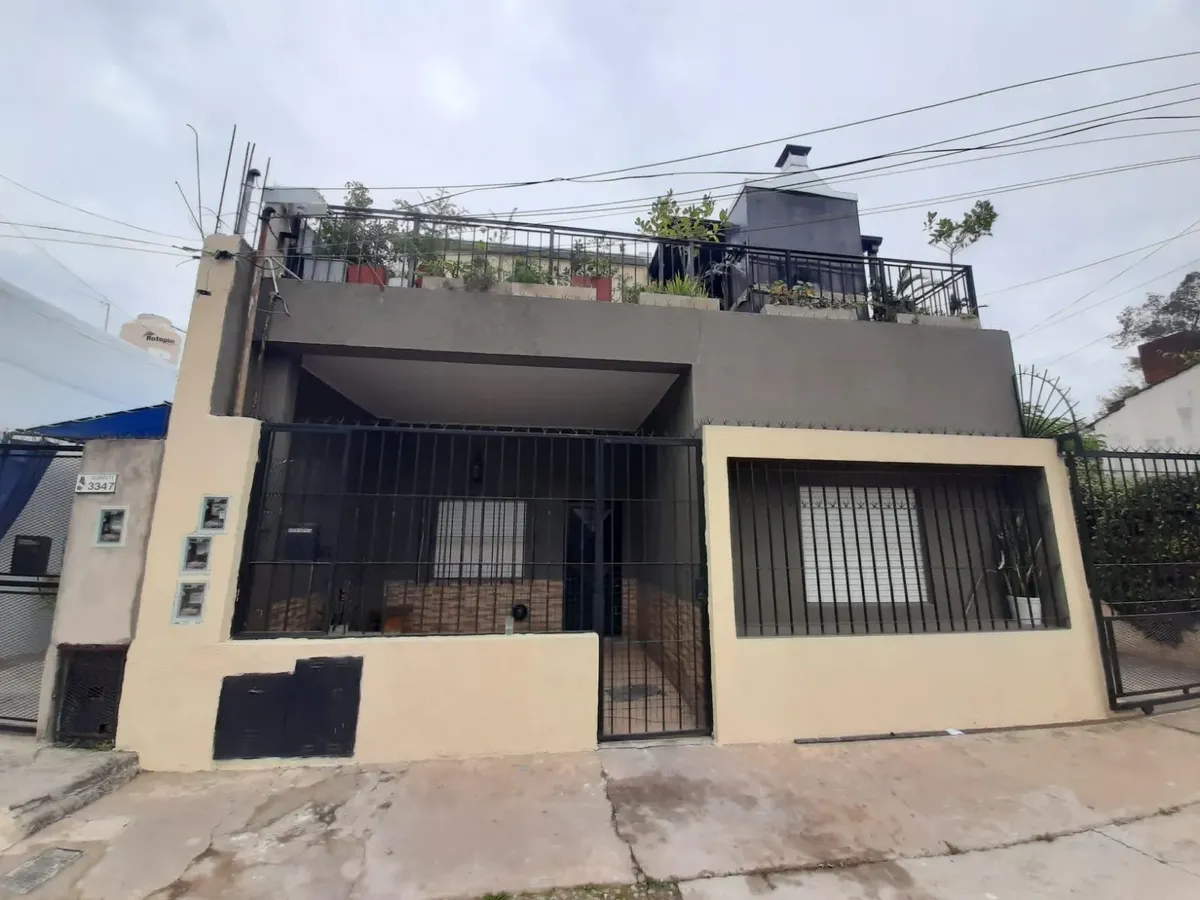 House in Jose León Suárez, 3 bedrooms