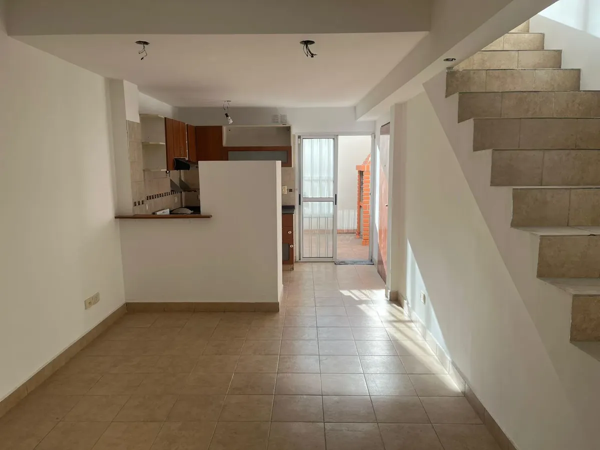 Ph En Alquiler De 3 Ambientes Con Balcón Y Patio En 3 Plantas - Villa Pueyrredon