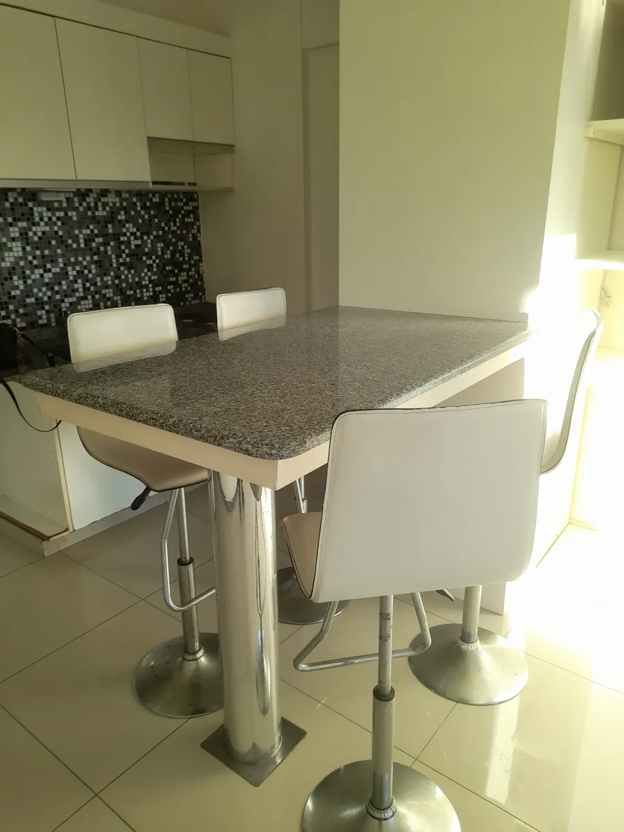 Monoambiente,en Piso 12 Sum, Gimnasio, Laundry. Tiene Placrd Desde La Mesa Hasta El Balcón. Cocina Integrada Eléctrica. Agua Caliente Cent