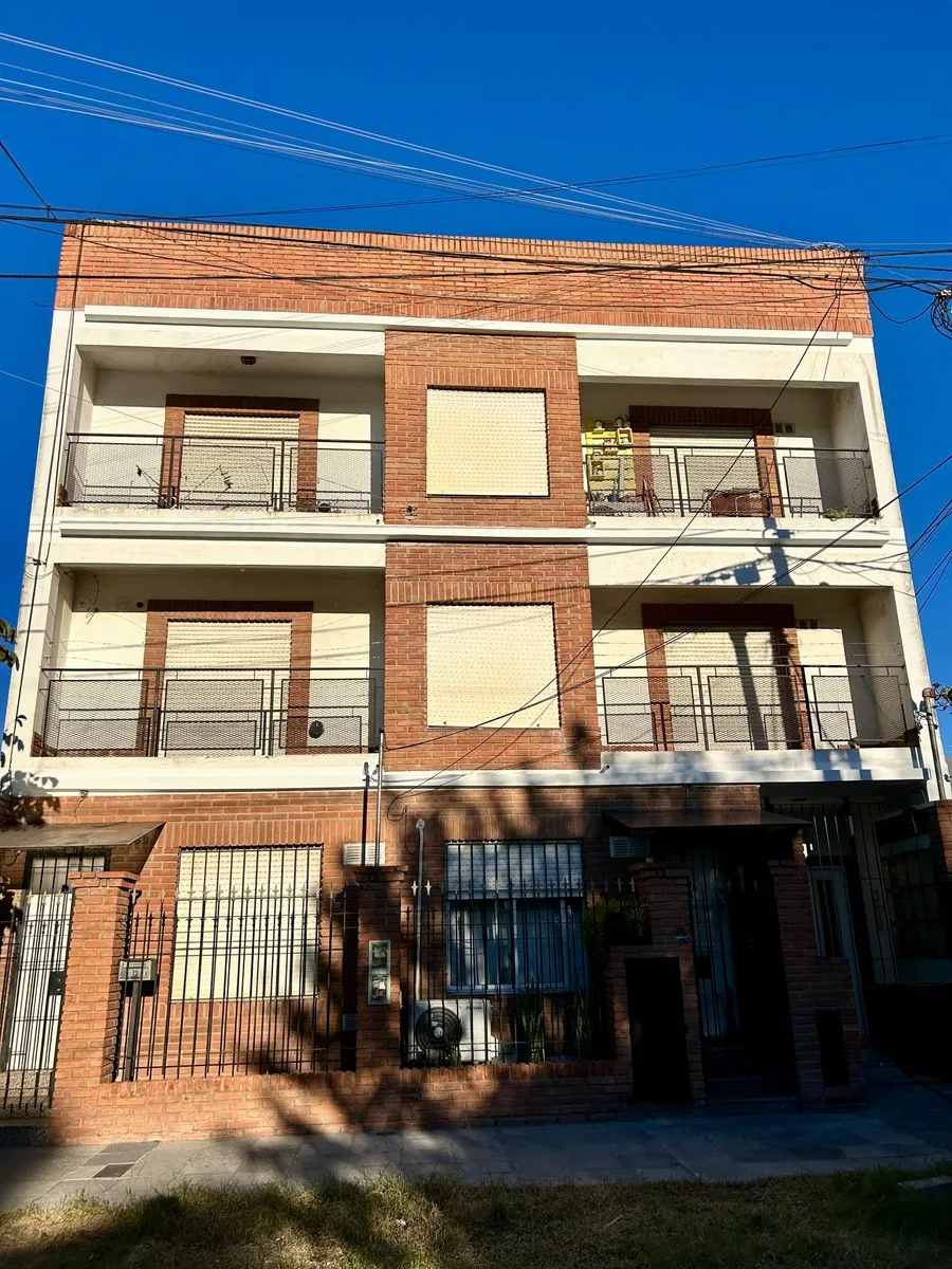 Departamento De 2 Ambientes Con Dos Balcones Al Frente