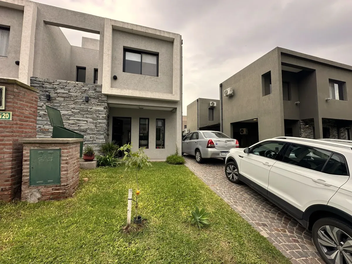 2-bedroom house, garden and parking