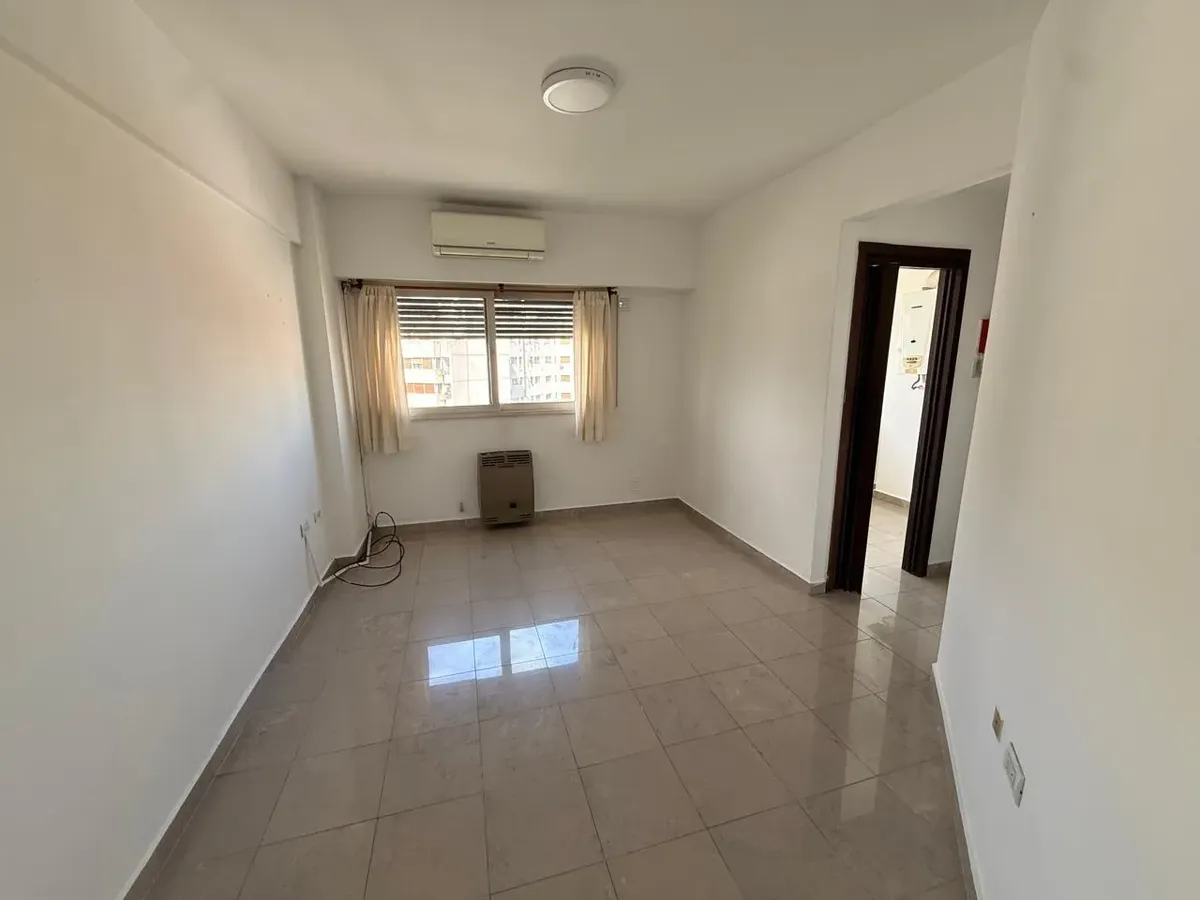 Departamento De 2 Ambientes En Alquiler En Esquina Premium | Calle 9 Y Diag. 74