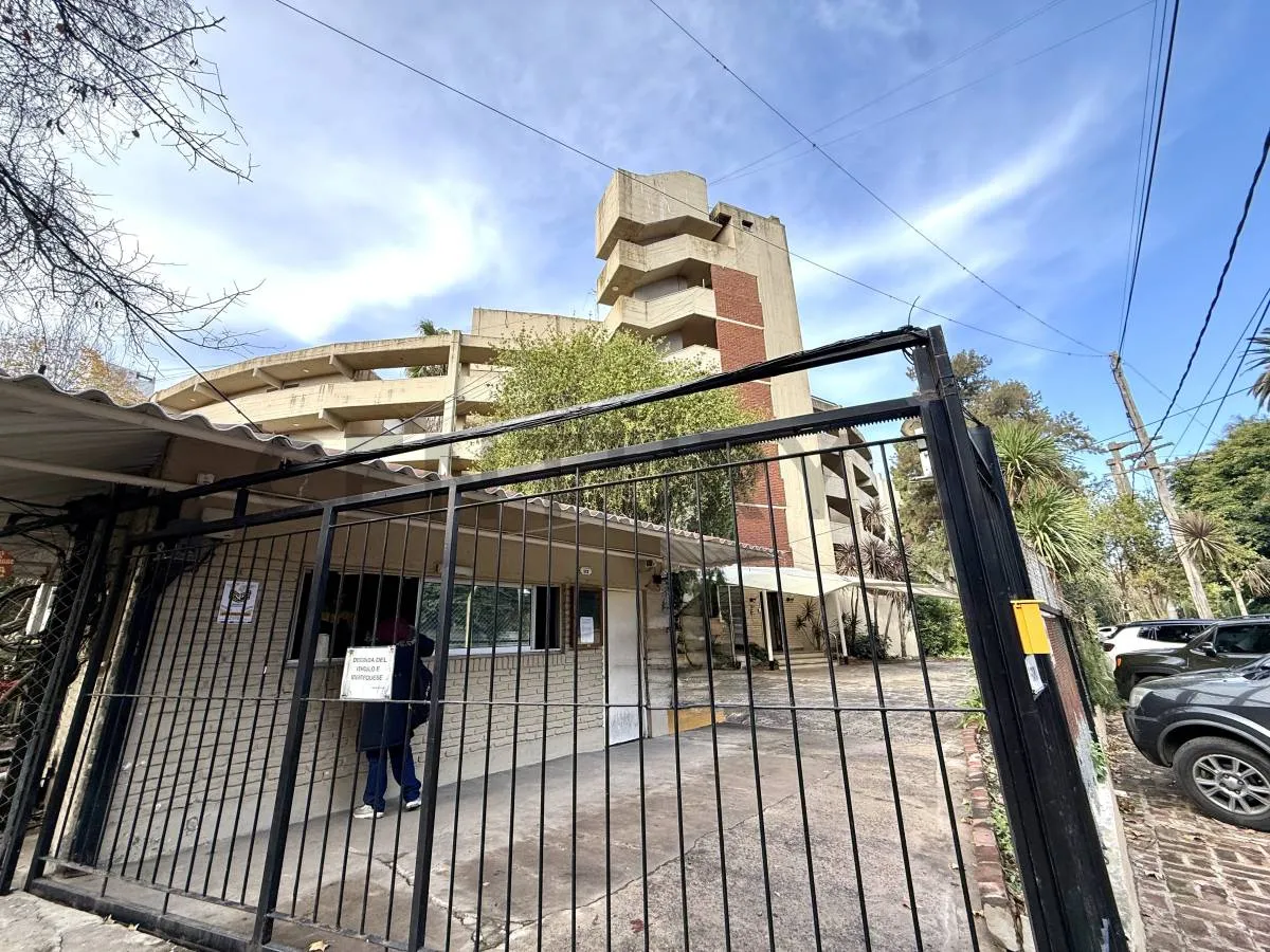 Мебльована студія з балконом