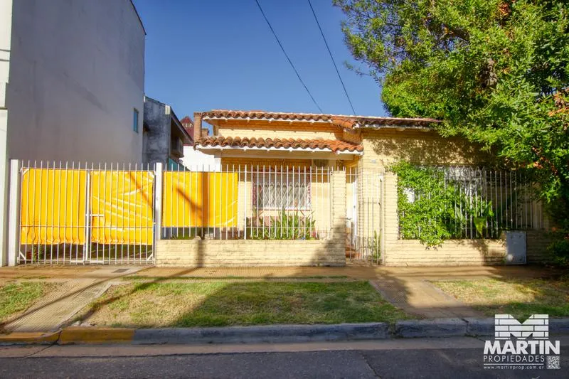 Casa En Alquiler De 2 Ambientes En Martínez Con Jardín Y Cochera