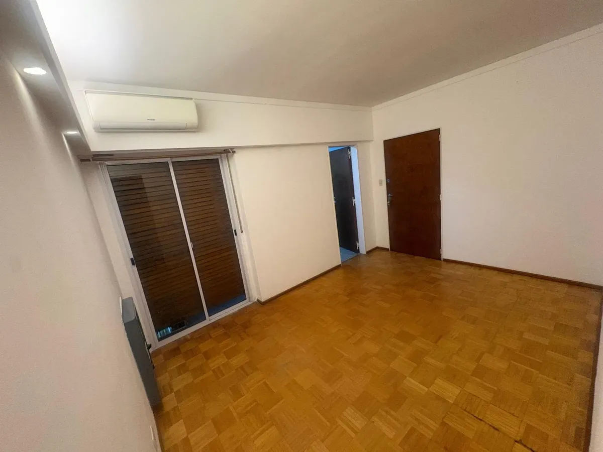 Espectacular Departamento Con Balcón En Recoleta
