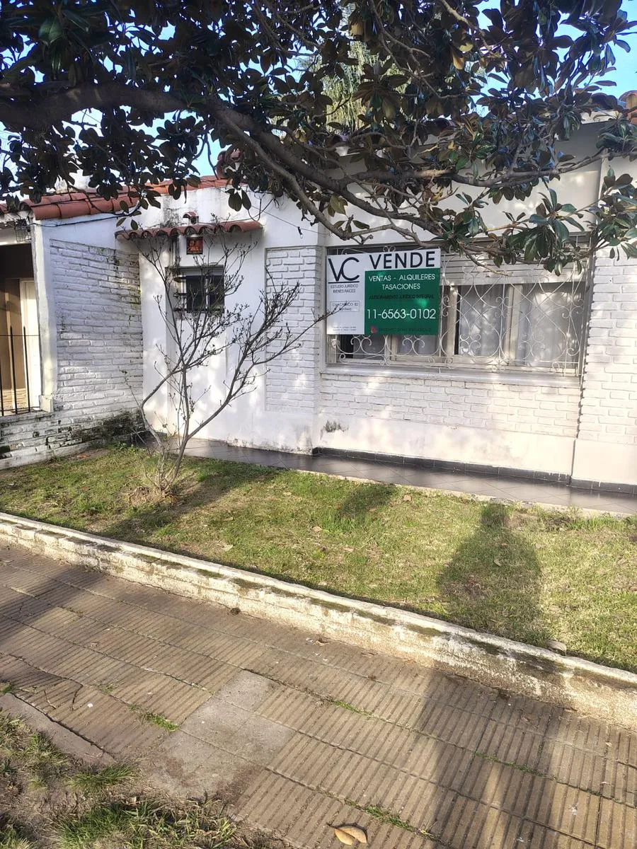 Venta. Apta Crédito. Pintos 1903 Banfield Casa De 4 Ambientes