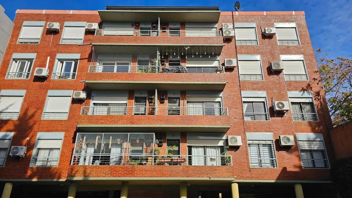 Alquiler De Departamento De 2 Ambientes Con Cochera Y Baulera En San Isidro
