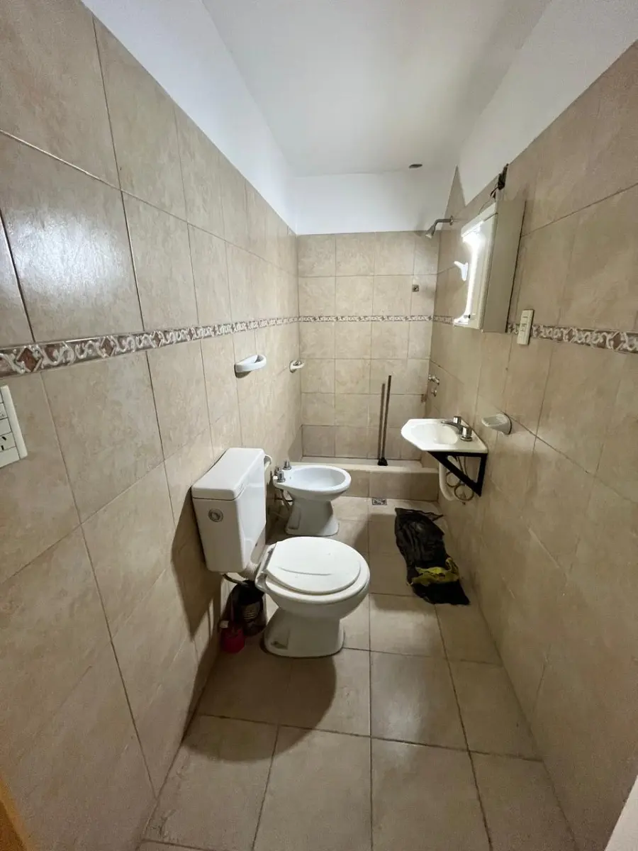 Casa En Alquiler En Avenida Ratti Con Cochera