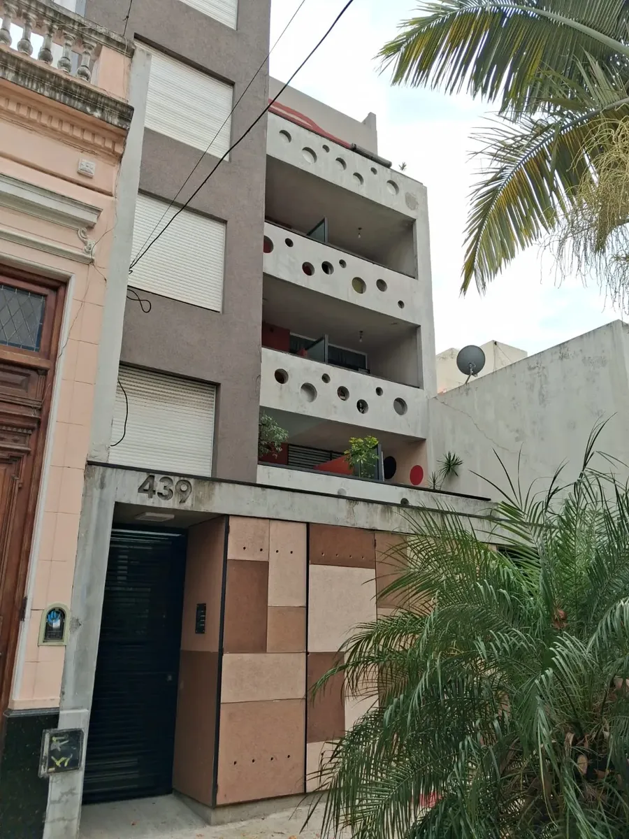 Excelente 2 Ambientes Con Balcón - Contrafrente - Cocina Integrada - No Admite Mascotas - 4 Cuadras Subte