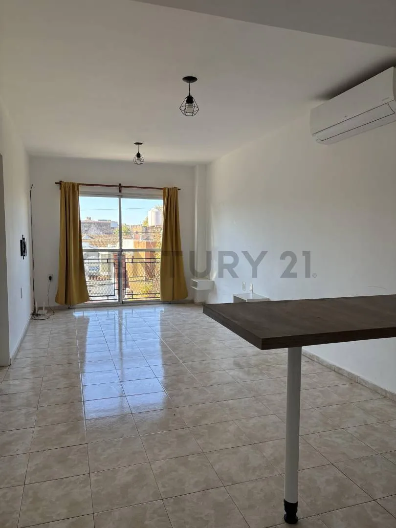 25 m² studio, AC hot/cold