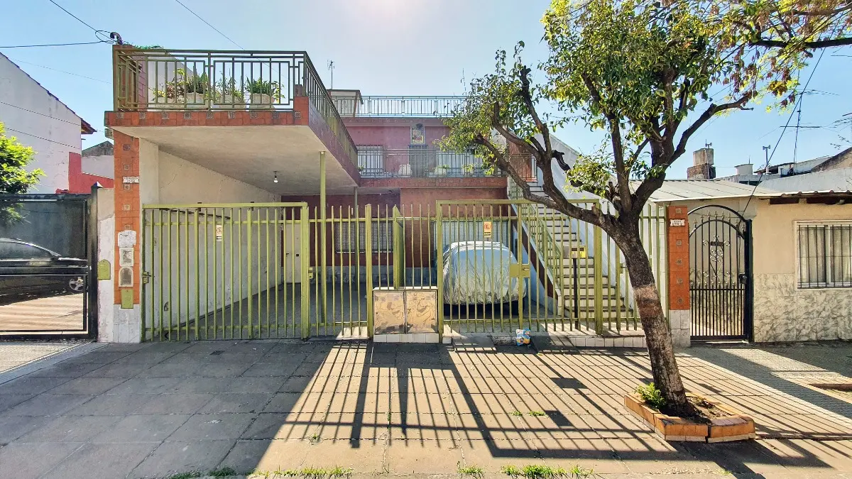 Muy Lindo Depto De 2 Amb C/cochera Patio Y Tza