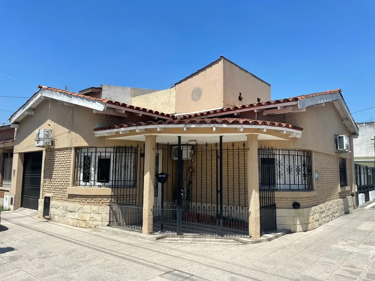 Casa 2 dormitorios con cochera