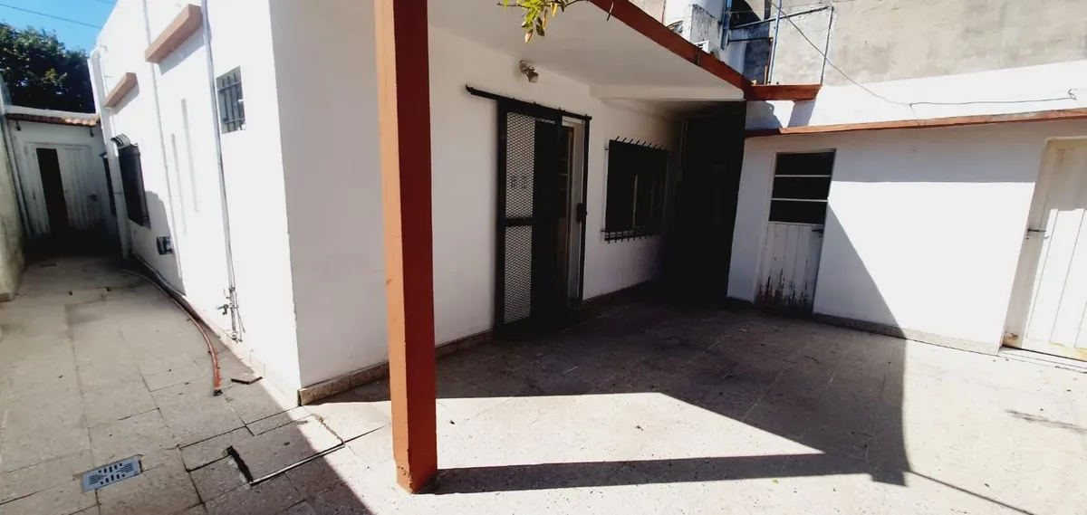 2-bedroom house with patio