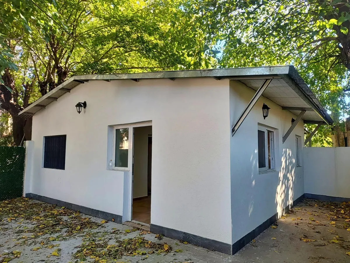 Casa | 2 Ambientes | Parque | Cochera | La Reja